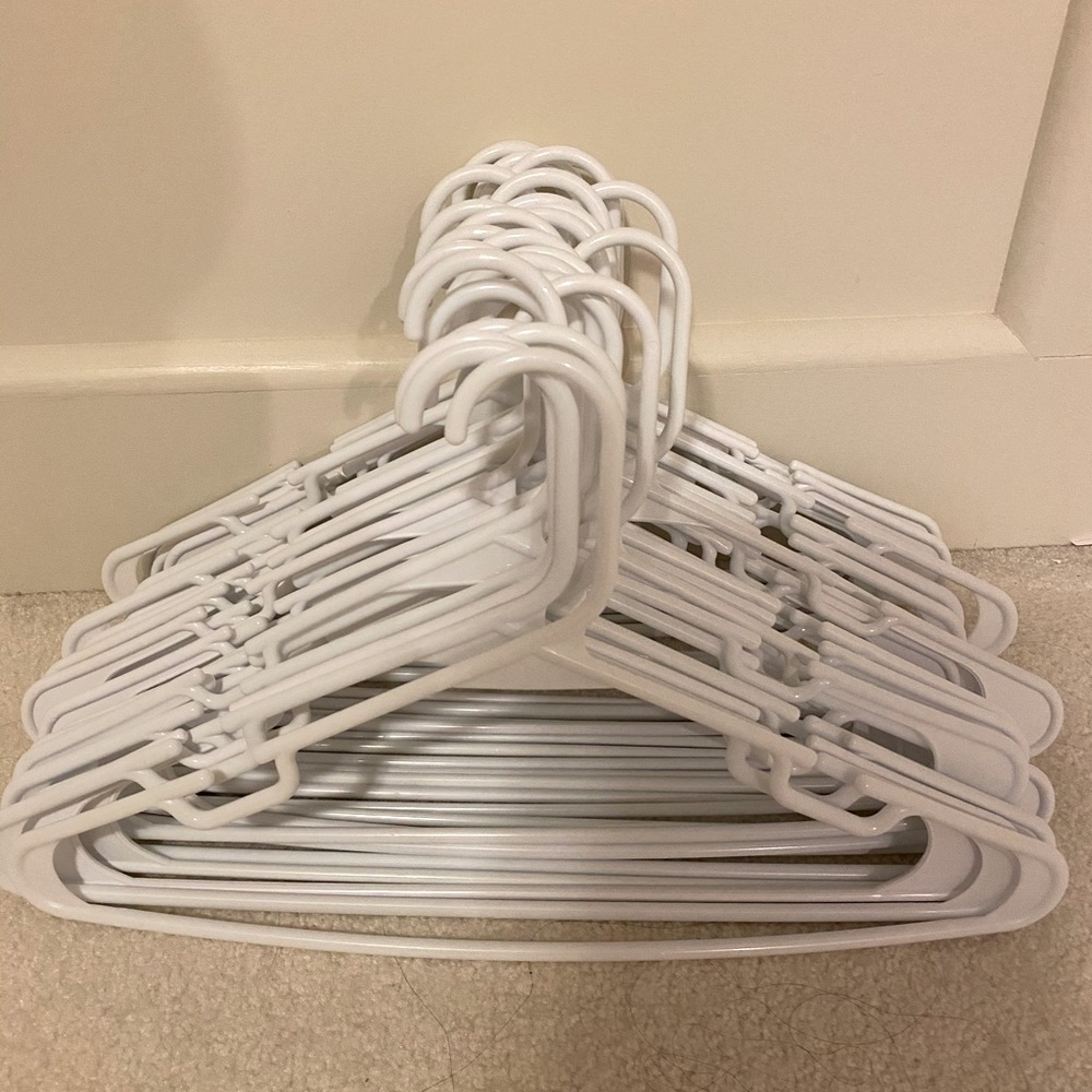 Set (30) plastic hangers